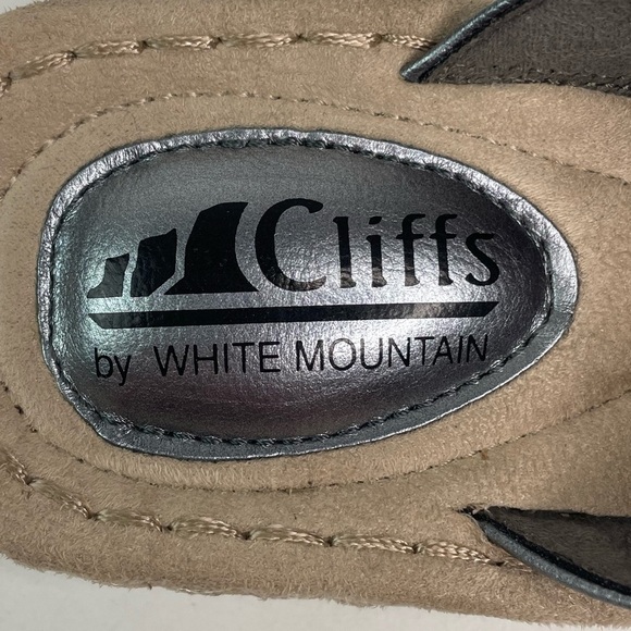 Cliffs By White Mountain Crandall Women’s Boho Metallic Grey Flower Sandals - Picture 8 of 9